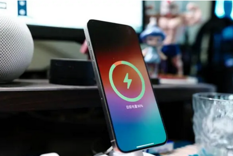 饶阳苹果15换屏服务分享用什么充电器给iPhone15充电更好 